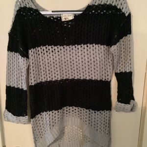 Sweater black and grey size med.